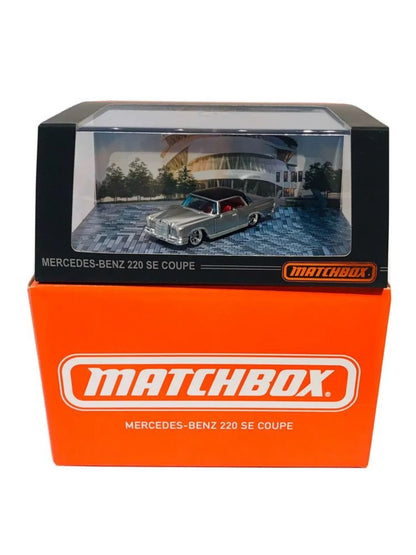 EXCLUSIVES Matchbox RLC Collectors Edition Mercedes-Benz 220 SE Coupe - Silver