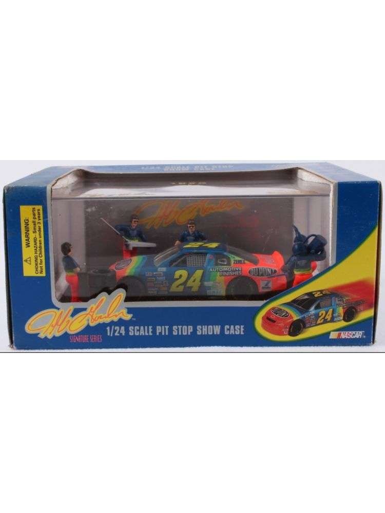 Jeff Gordon NASCAR 1995 #24 DuPont 1:24 Action Die Cast Car Pit Stop Show Case