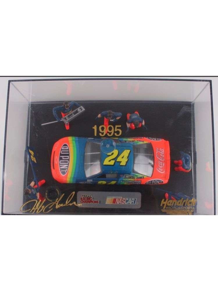 Jeff Gordon NASCAR 1995 #24 DuPont 1:24 Action Die Cast Car Pit Stop Show Case