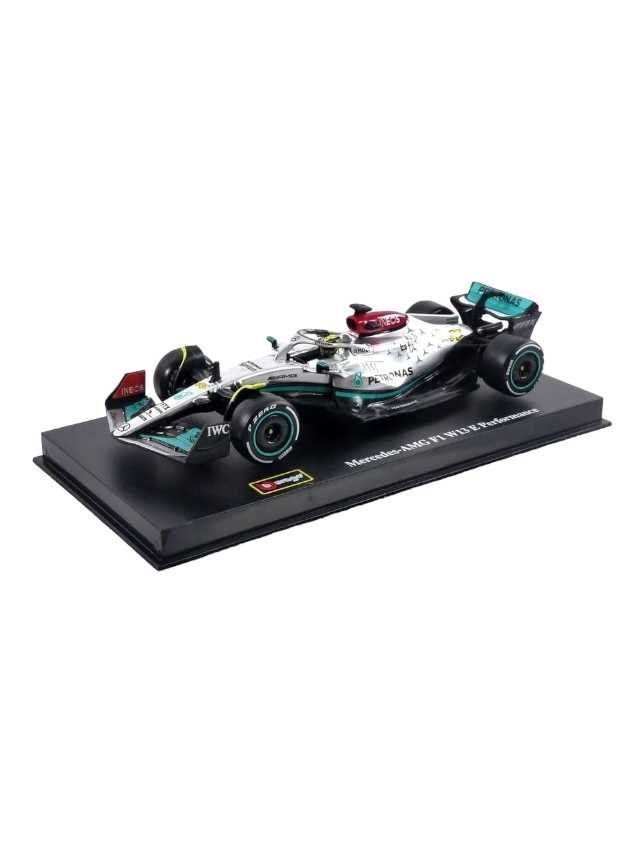 Bburago 1:43 F1 Mercedes W13 E Performance 2022 with Hamilton Driver