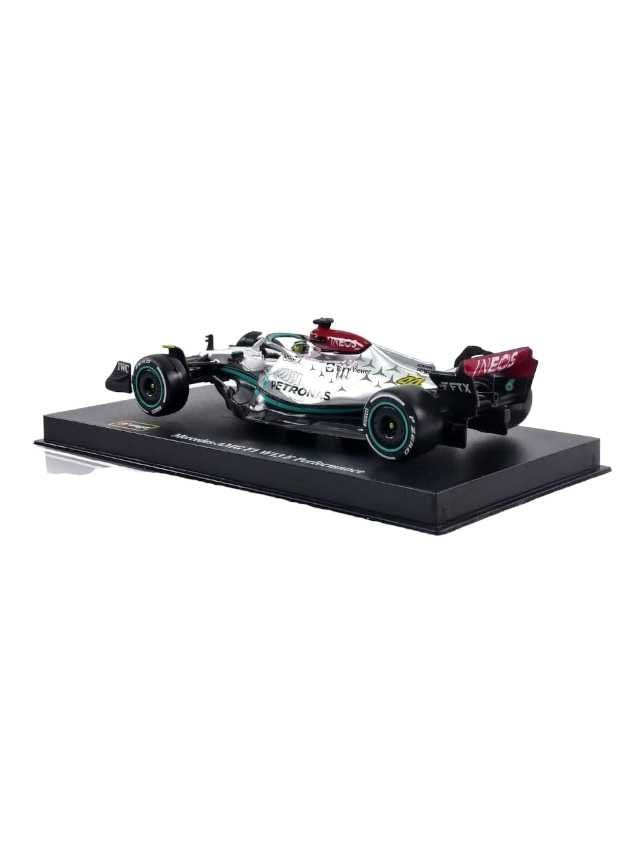 Bburago 1:43 F1 Mercedes W13 E Performance 2022 with Hamilton Driver